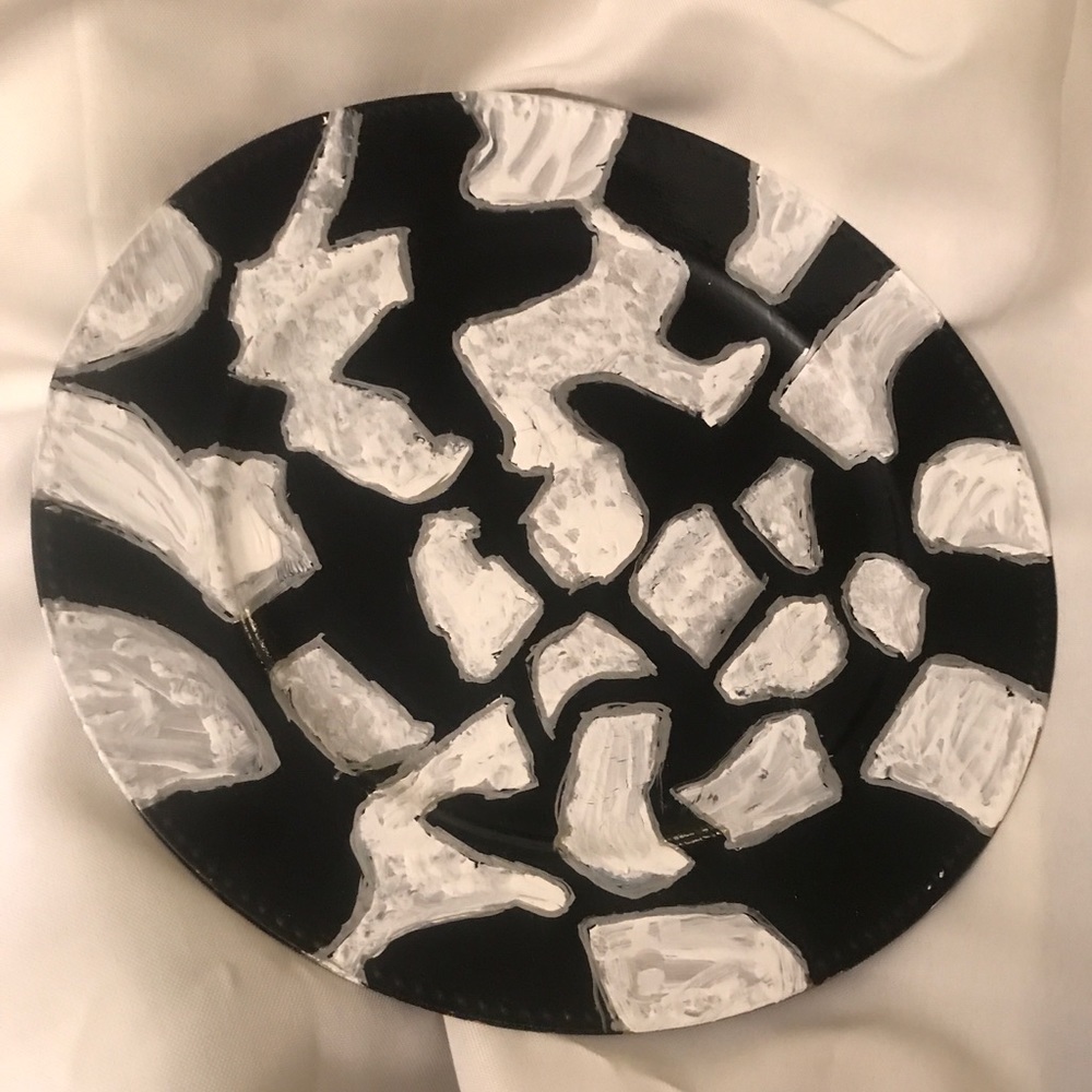 🖤🤍Hand Design Plate🤍🖤 - Picture 2 of 10